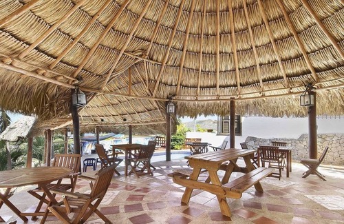 Soto Cama Y Desayuno | Wood Room @ Oceanview BnB Curacao
