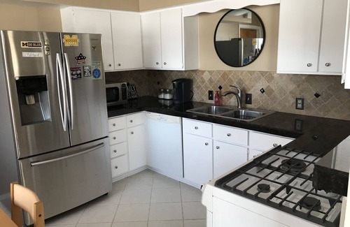 Mecosta Cabaña | Wood St. Retreat/Lake Front Cottage