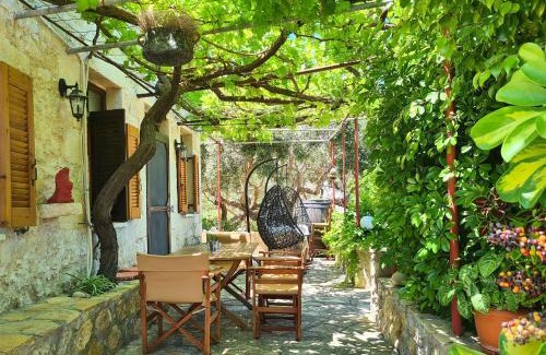 Gramvousa Casa | Wood & Stone