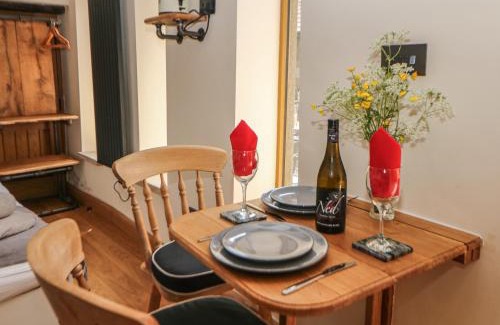 Earl Sterndale Casa | Woodbine Retreat