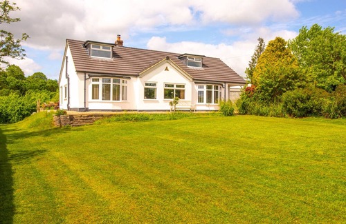 Bromsgrove Casa | Woodbury: Country house, stunning views & hot tub