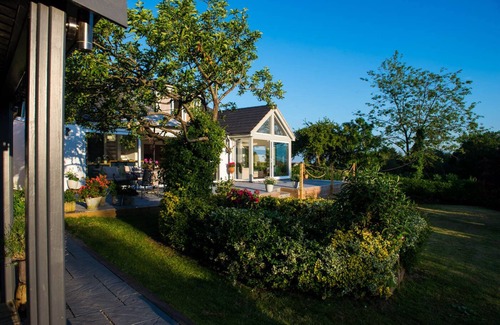 Bromsgrove Casa | Woodbury: Country house, stunning views & hot tub