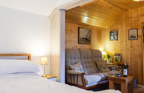 Telford Casa | Woodcarver's Cottage