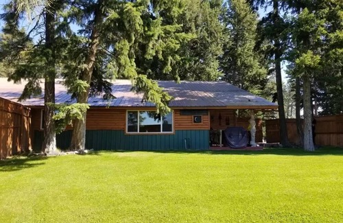 Kalispell Casa | Woodcrafters Cabin on 2.5 acres