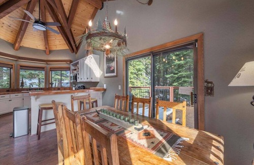 Kingswood Estates Casa | Woodcrest Cabin in Tahoe Vista
