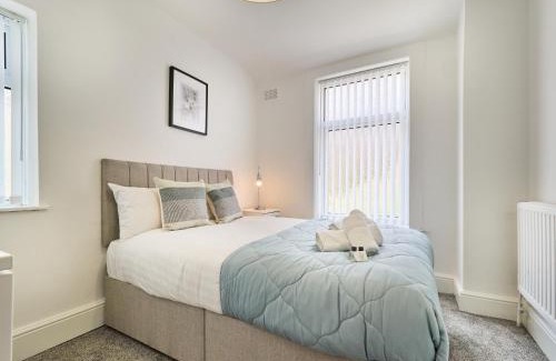 Liverpool Casa | Woodcroft House - Air Host & Stay - 4 Bedrooms