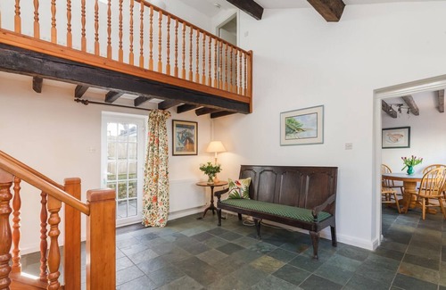 Douglas Cabaña | Woodcroft is a charming cottage located in wonderfully leafy surroundings right in the heart of Doug