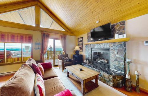 Big White Ski Resort Casa | Woodcutter Cabin 16