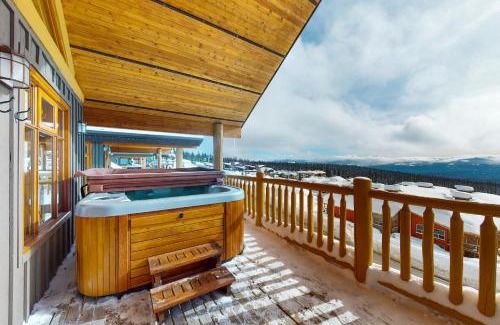 Big White Ski Resort Casa | Woodcutter Cabin 16