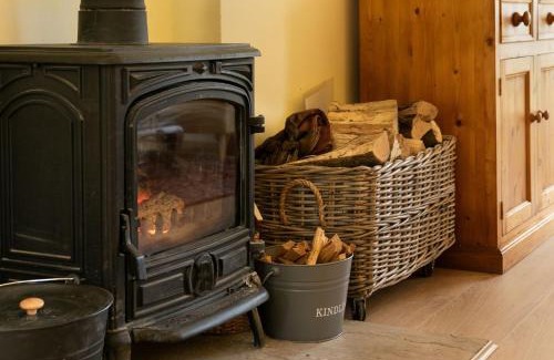 Nether Worton Casa | Woodcutter's Cottage - Peaceful Country Retreat!
