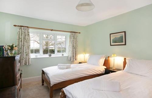 Nether Worton Casa | Woodcutter's Cottage - Peaceful Country Retreat!