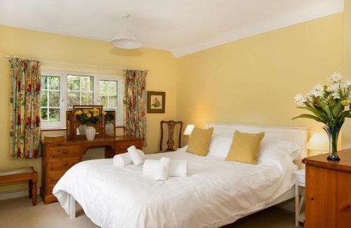 Nether Worton Casa | Woodcutter's Cottage - Peaceful Country Retreat!