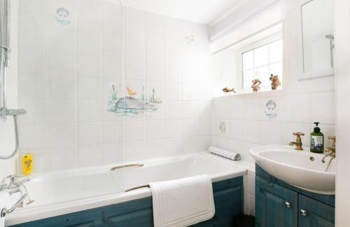 Nether Worton Casa | Woodcutter's Cottage - Peaceful Country Retreat!