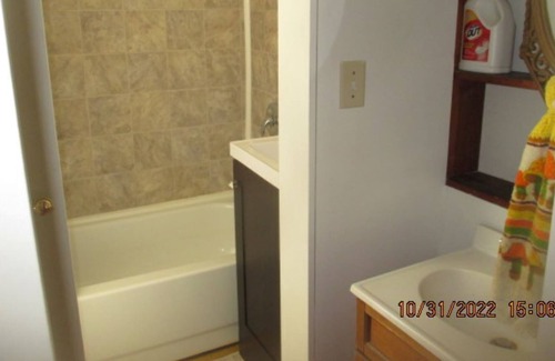 Townsend Casa | Wooded acre, attached garage plus attached lean-to.