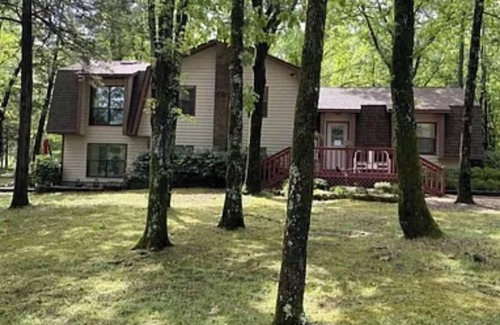 Greers Ferry Casa | Wooded Bliss on 1 acre with lake access across the street and sleeps up to 10!!