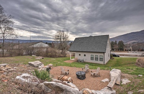 Lookout Valley Neighborhood Association Casa | Wooded Escape with Beautiful Backyard and Mtn Views!