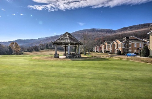 Lookout Valley Neighborhood Association Casa | Wooded Escape with Beautiful Backyard and Mtn Views!