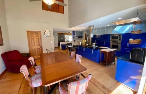 Chapel Hill Casa | Wooded house near Carrboro with a pool