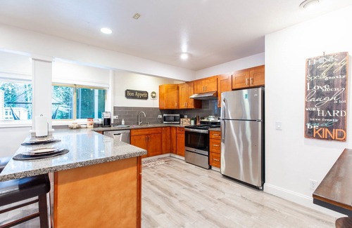 Lynnwood Apartamento | Wooded Oasis MIL Inicio con hermoso Greenbelt arbolado.