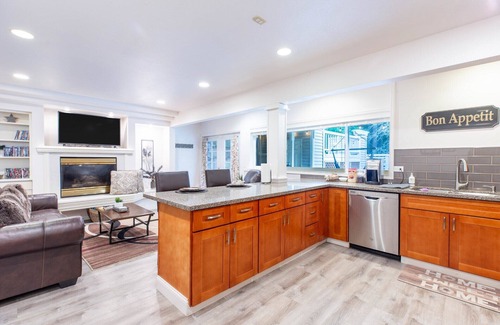 Lynnwood Apartamento | Wooded Oasis MIL Inicio con hermoso Greenbelt arbolado.