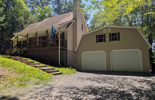 Paupack Casa | Wooded Retreat: 3 Bed/2 Bath, Hot Tub, A/C, Fire Pit, Ping Pong + Yard Games