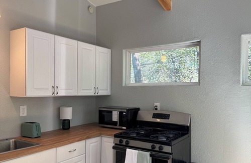 Cross Roads Casa | Wooded retreat in charming Cross Roads