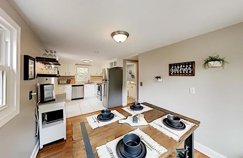 Hendersonville Casa | Wooded Retreat