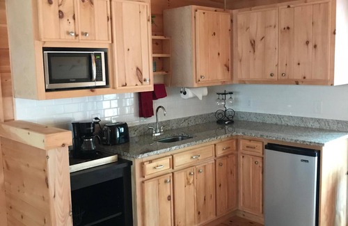 Dahlonega Apartamento | Entorno arbolado, interior de madera natural de lujo, aproximadamente a 4 millas de la plaza del pueblo
