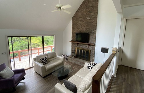 Landrum Casa | Wooded Wonderland - TEIC, Tryon, Landrum - CLOSE!!