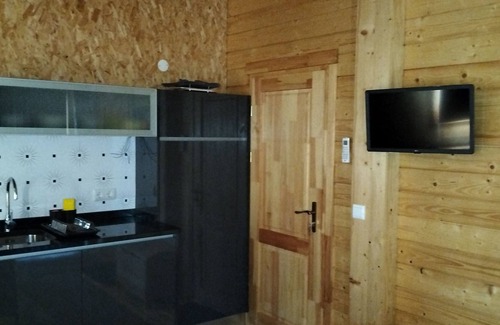 Gouveia Cabaña | Wooden Bungalow with Outdoor Jacuzzi, Pedestrian Paths.