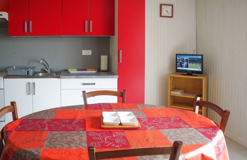Tramain Chalet De Esquí | Chalet de madera en parcela vallada con estanque, 4 personas, completamente reformado