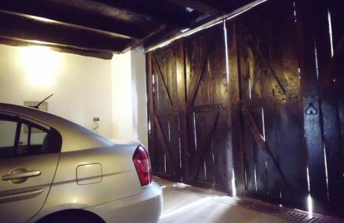 Ribandar Chalet De Esquí | WOODEN CHALET ON THE RIVER BANKS