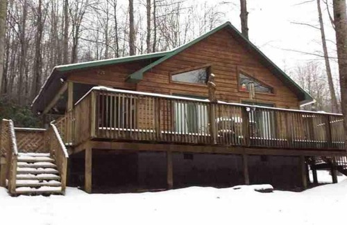 Robbinsville Casa | WOODEN DREAM- Intimate Cabin near Smoky Mountains