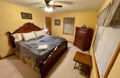Robbinsville Casa | WOODEN DREAM- Intimate Cabin near Smoky Mountains