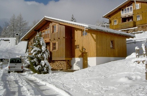 Reichenau Cabina | Exclusiva cabaña de madera a 1800 m, sauna, estufa de azulejos, equipamiento de primera.