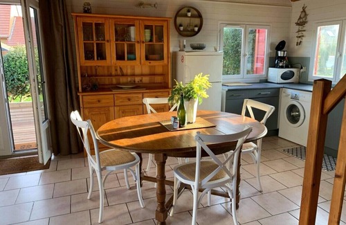 Asnelles Casa | Wooden house 50 m from the landing beaches close to shops and restaurants