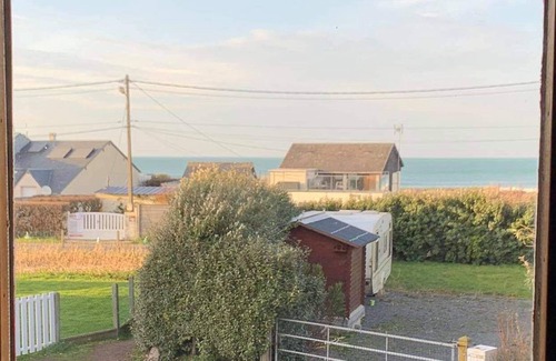 Asnelles Casa | Wooden house 50 m from the landing beaches close to shops and restaurants