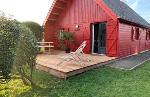 Asnelles Casa | Wooden house 50 m from the landing beaches close to shops and restaurants