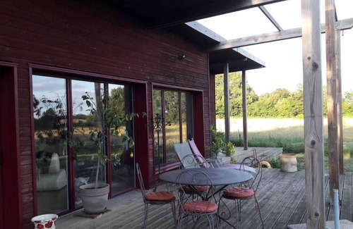 Champagne-Saint-Hilaire Casa | Wooden House