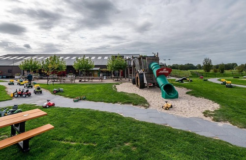 Ruinen Chalet De Esquí | Cabaña de madera con lavavajillas, en un parque de vacaciones cerca de tres parques nacionales