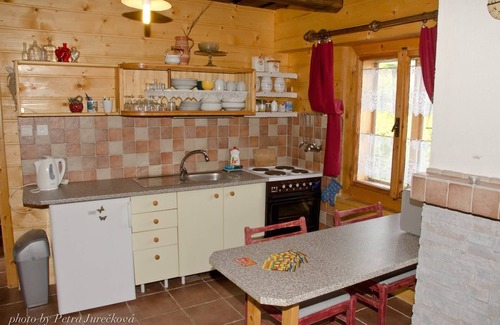 Dubrava Cabaña | Wooden log cabin in traditional style