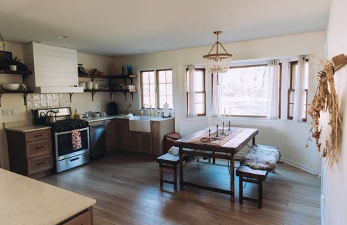Demotte Cabaña | Wooden Shoe Cottage - Quiet & Relaxing Stay