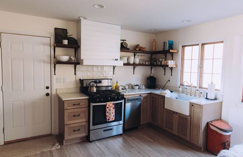Demotte Cabaña | Wooden Shoe Cottage - Quiet & Relaxing Stay