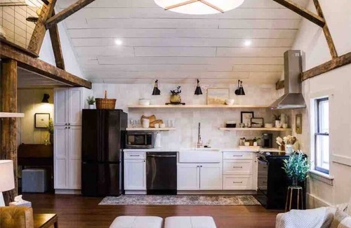Myerstown Casa | Woodhaven Hideaway: luxe retreat, easy walk to local pool