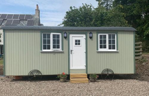 Perth Casa | Woodhead Shepherds Hut - Sleeps 2 - Mailer Farm