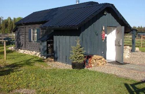 Prince George Cabaña | Woodhouse Cottages and Ranch - Corral Cottage