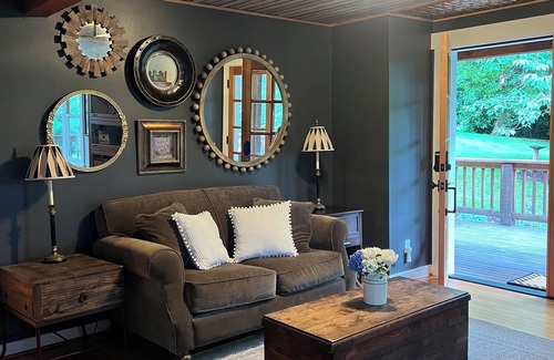 Woodinville Otro | Woodinville Farmhouse in Hollywood Wine District 5 Bedrooms 5 Baths sleeps 10