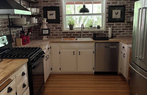 Woodinville Otro | Woodinville Farmhouse in Hollywood Wine District 5 Bedrooms 5 Baths sleeps 10