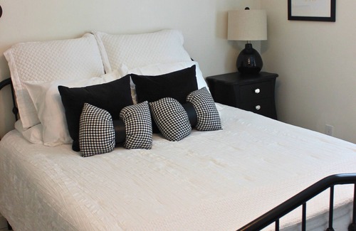 Woodinville Otro | Woodinville Farmhouse in Hollywood Wine District 5 Bedrooms 5 Baths sleeps 10