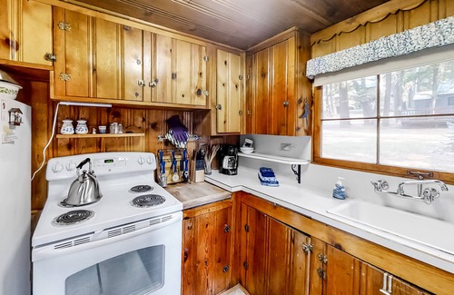 Joseph Casa | Woodland Cabin w/ Fenced Backyard, Deck, Front Porch & WiFi - Dogs Welcome